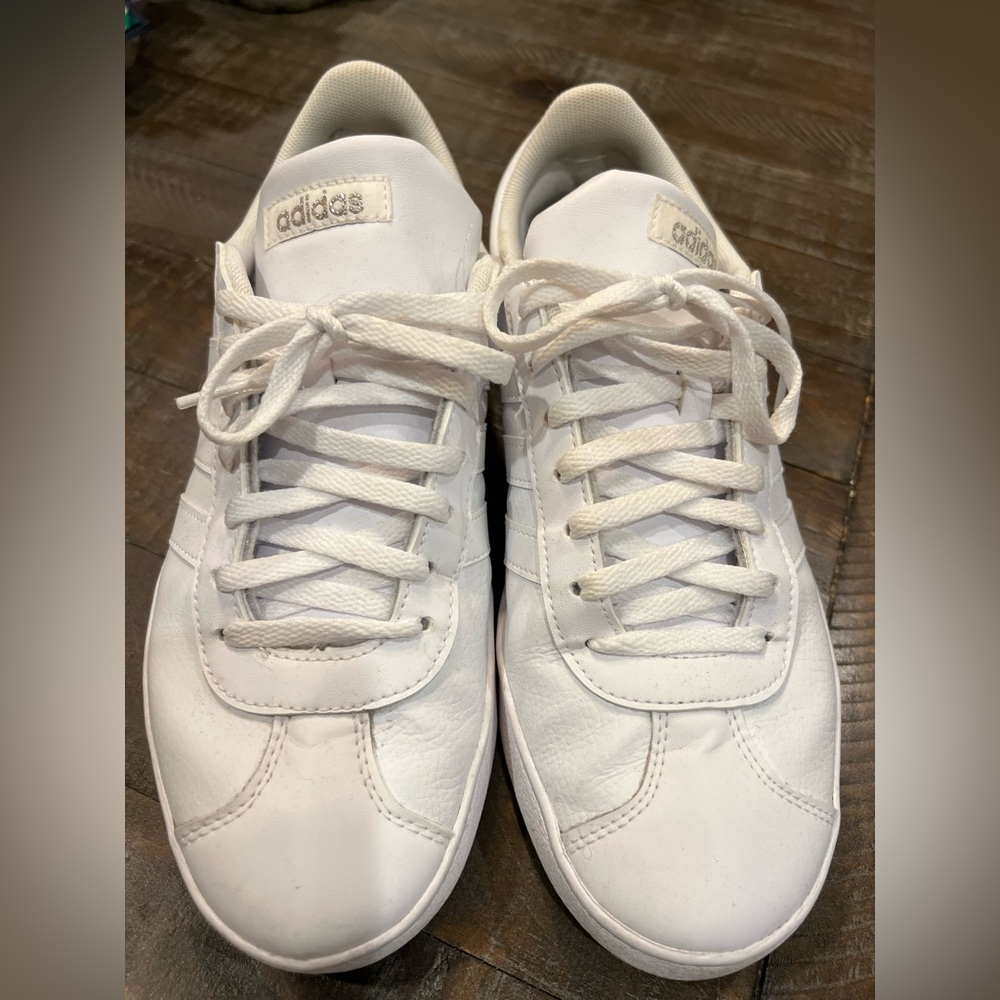 Adidas Women’s Classic White Sneakers 9 1/2